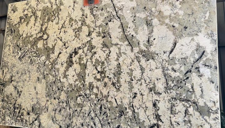 Đá Granite Tourmaline nền vàng