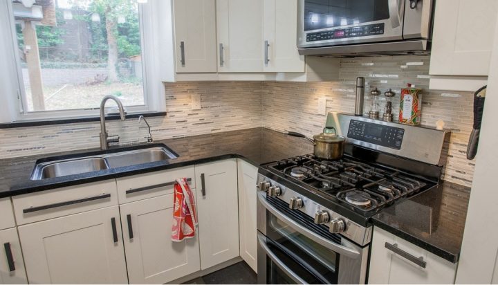 Đá Granite đen kim sa ốp bàn bếp