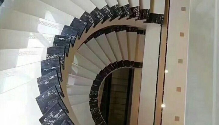 Cầu thang đá trắng phối đá đen