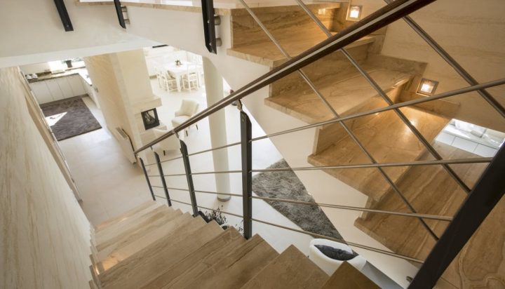 Đá marble vân gỗ ý cho hạng mục cầu thang